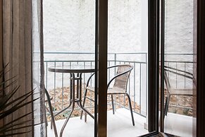 Nicholas Point Apartments and Rooms