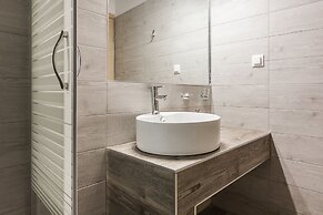 Nicholas Point Apartments and Rooms