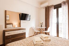 Nicholas Point Apartments and Rooms