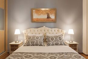 Nicholas Point Apartments and Rooms