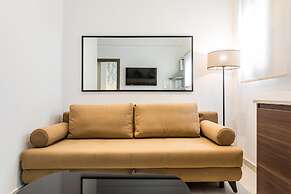 Nicholas Point Apartments and Rooms