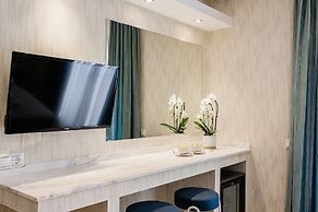 Nicholas Point Apartments and Rooms