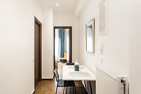Nicholas Point Apartments and Rooms