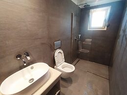 Olive Garden Studios & Apts