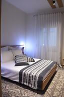 Lotus Deluxe Apt Must