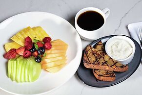 Higgins Hotel, Official Hotel of The National WWII Museum, Curio Colle