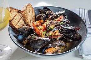 Higgins Hotel, Official Hotel of The National WWII Museum, Curio Colle