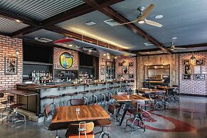 Higgins Hotel, Official Hotel of The National WWII Museum, Curio Colle