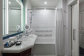 Higgins Hotel, Official Hotel of The National WWII Museum, Curio Colle