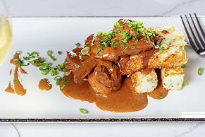 Higgins Hotel, Official Hotel of The National WWII Museum, Curio Colle