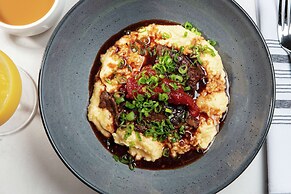 Higgins Hotel, Official Hotel of The National WWII Museum, Curio Colle