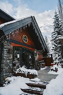 A Bear and Bison Inn