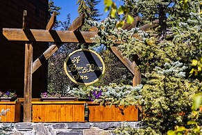 A Bear and Bison Inn