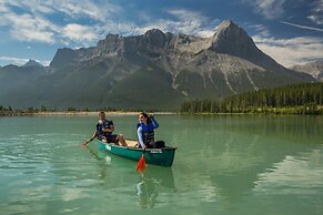 A Bear and Bison Inn