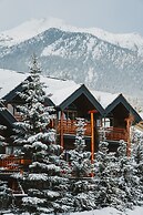 A Bear and Bison Inn