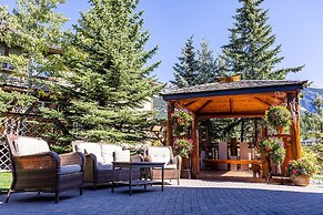 A Bear and Bison Inn