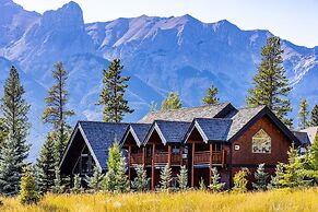 A Bear and Bison Inn