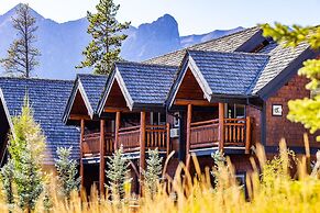 A Bear and Bison Inn