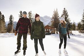 A Bear and Bison Inn