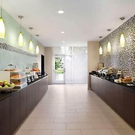 La Quinta Inn & Suites by Wyndham Burlington