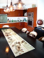 Aqua Vue by Island Properties Online