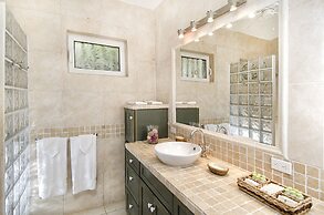 Beach House Younes by Island Properties Online