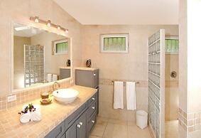 Beach House Younes by Island Properties Online