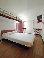 Hotel Thania