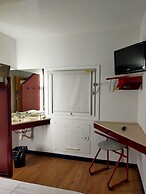 Hotel Thania