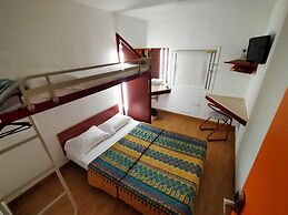 Hotel Thania