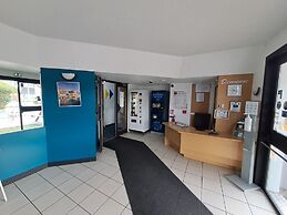 Hotel Thania