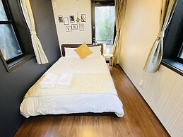 Calm Asakusa Kaminarimon Gate CLx