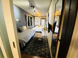 Calm Asakusa Kaminarimon Gate CLx