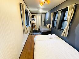 Calm Asakusa Kaminarimon Gate CLx