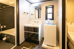 Calm Asakusa Kaminarimon Gate CLx