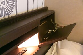 Calm Asakusa Kaminarimon Gate CLx