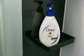 Calm Asakusa Kaminarimon Gate CLx