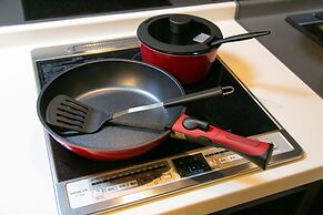 Calm Asakusa Kaminarimon Gate CLx