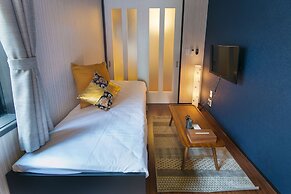 Calm Asakusa Kaminarimon Gate CLx