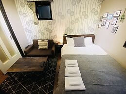 Calm Asakusa Kaminarimon Gate CLx