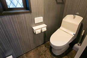 Calm Asakusa Kaminarimon Gate CLx