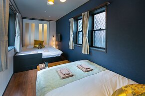 Calm Asakusa Kaminarimon Gate CLx