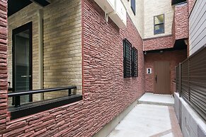 Calm Asakusa Kaminarimon Gate CLx