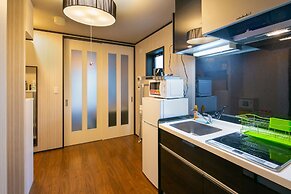 Calm Asakusa Kaminarimon Gate CLx