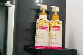 Calm Asakusa Kaminarimon Gate CLx