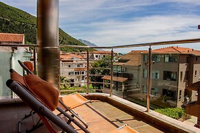 Sea Side Luxury Apartment