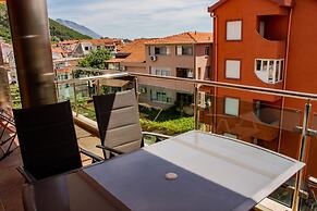 Sea Side Luxury Apartment