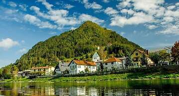 Villa Home & Garden Lasko
