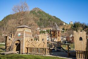 Villa Home & Garden Lasko