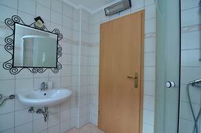Villa Home & Garden Lasko